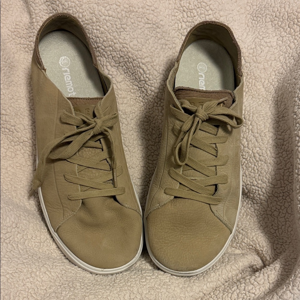 Reef Tan Low-Top Lace-Up Sneakers